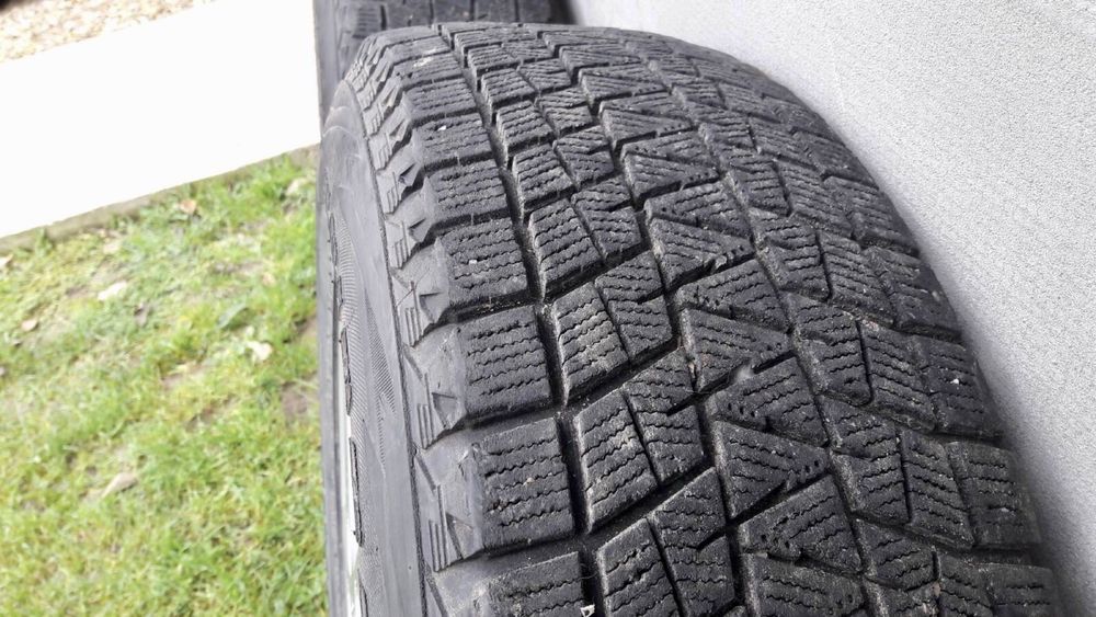 Зимові Колеса 215/70/r16 на дисках Nissan