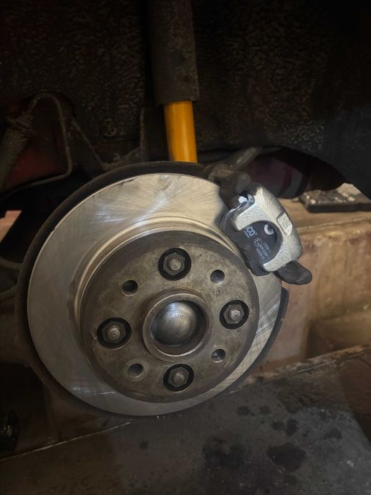 Mechanik  samochodów osobowych | Hamulce, olej, zawieszenie