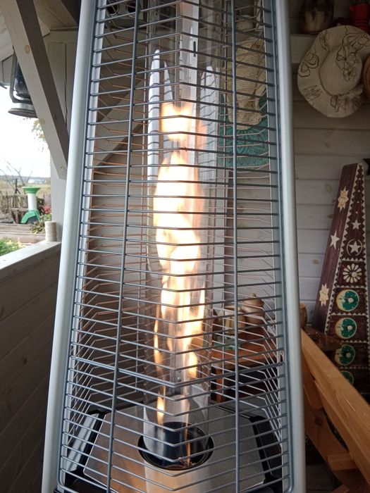 Promiennik , lampa ogrodowa lub tarasowa gazowa