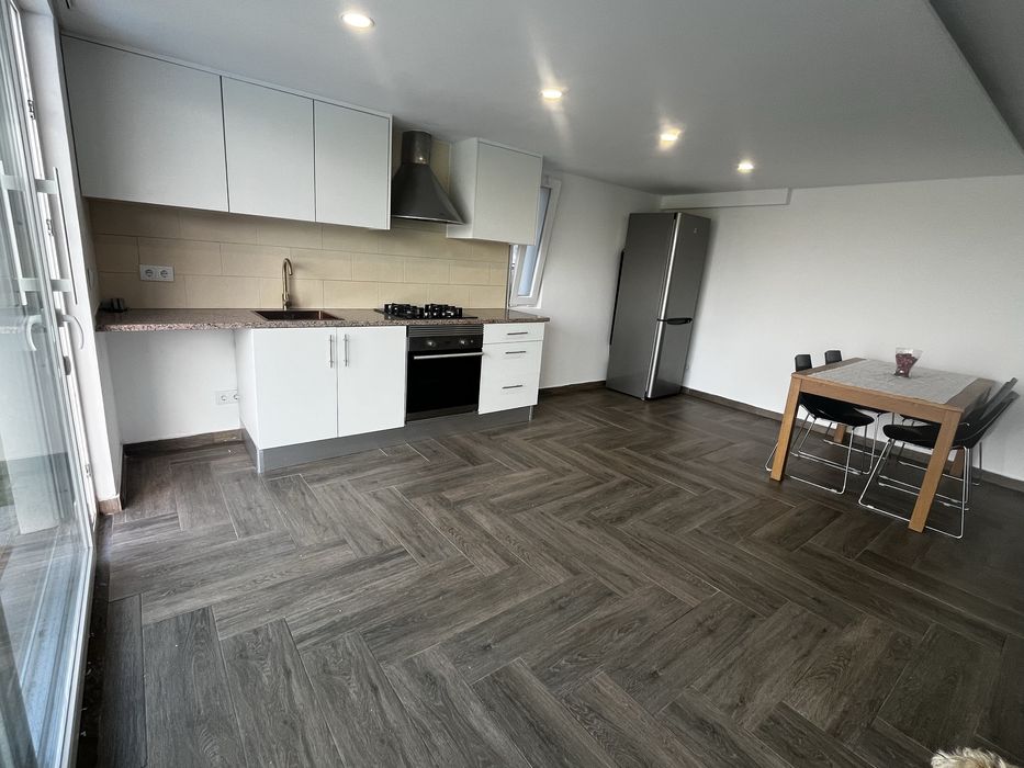 Aluga-se T0+1 independente, em moradia