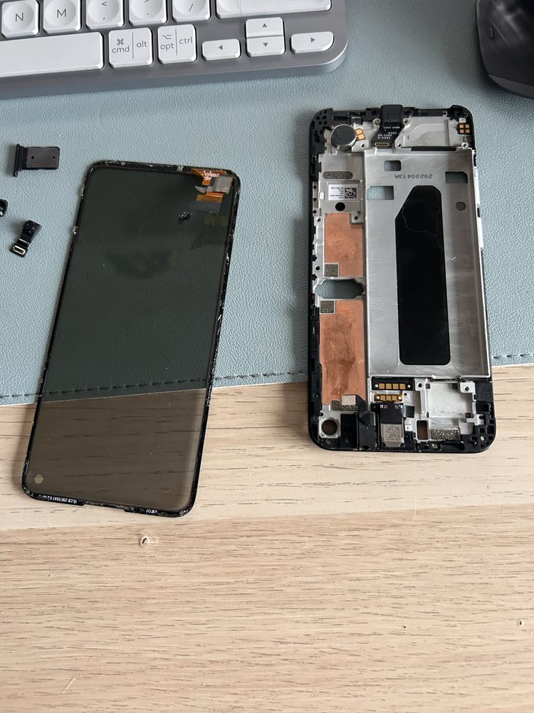 Телефон Google Pixel 4a по запчастинах