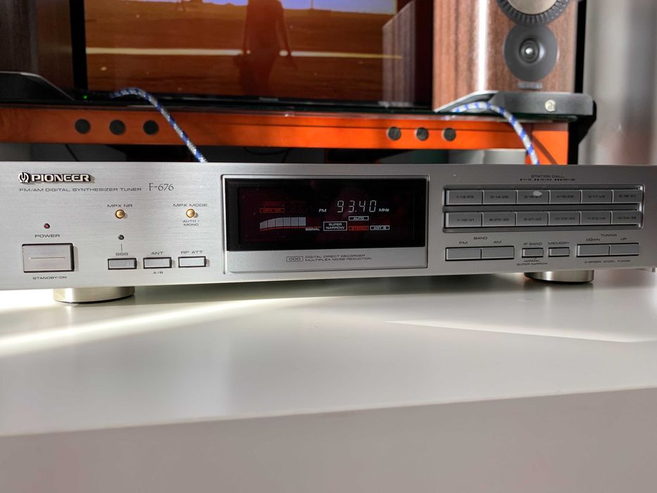 Tuner Pioneer F-676 FM/AM