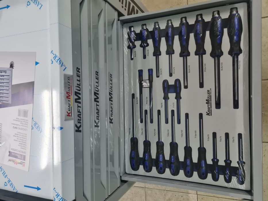 Carrinho de ferramenta de 8 gavetas vazio