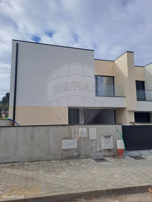 Moradia T4 para venda