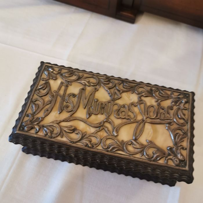 Guarda jóias de pau santa e prata