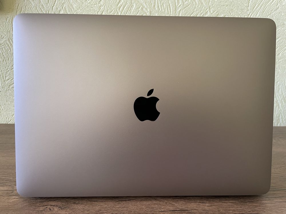 MacBook Air M1 8/256gb. A2337. Хорошее состояние. 432 цикла.
