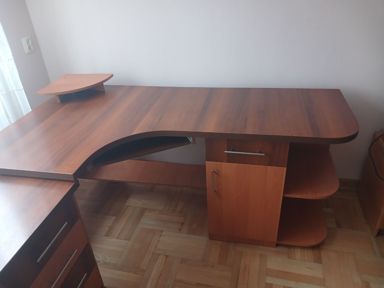 Комп'ютерний стіл