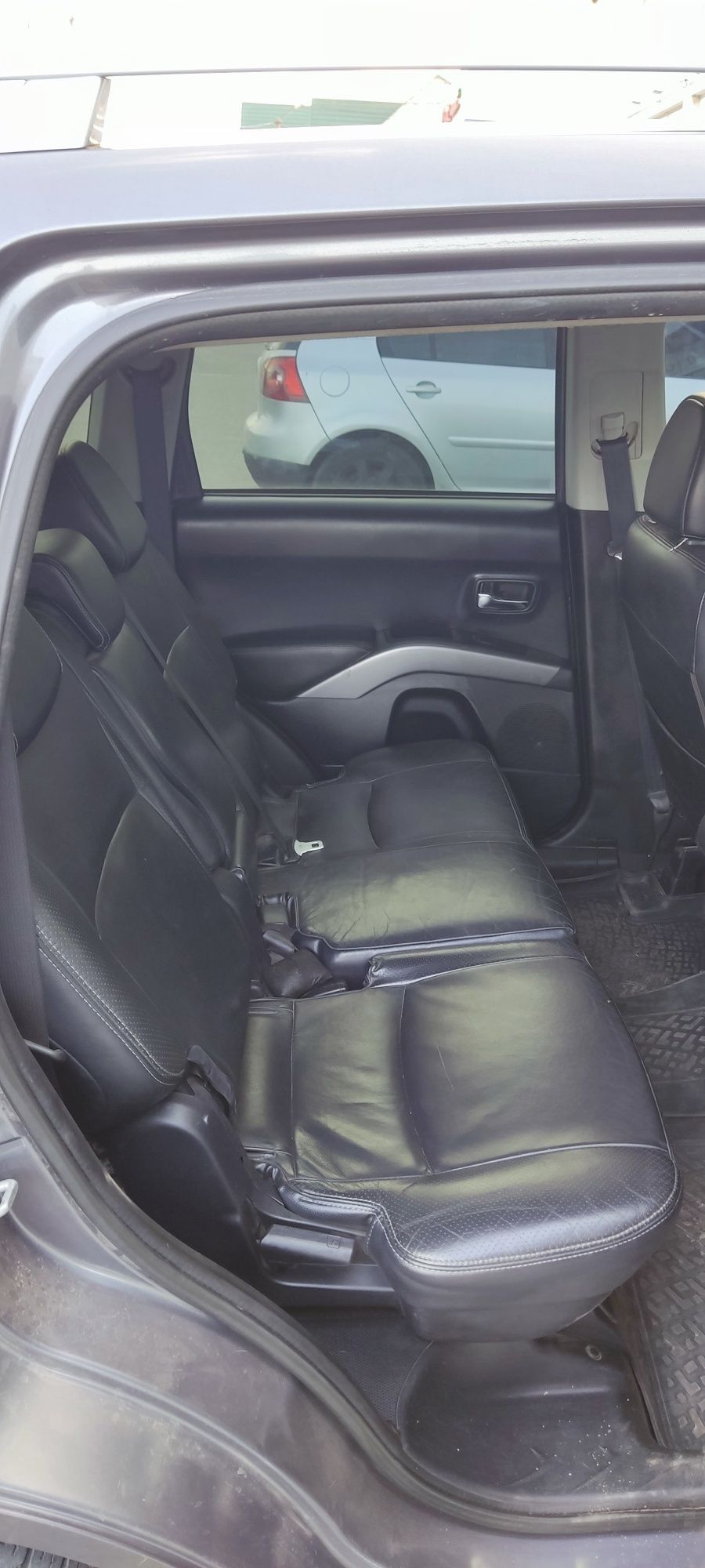 Mitsubishi Outlander XL