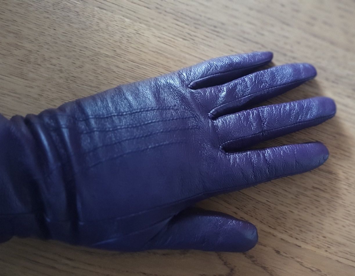 Komin i rękawiczki skórzane kolor fioletowy