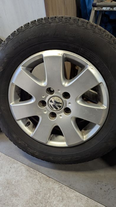 Диски Volkswagen r 16 5*120 шини зима Goodyear r16 * 65* 215