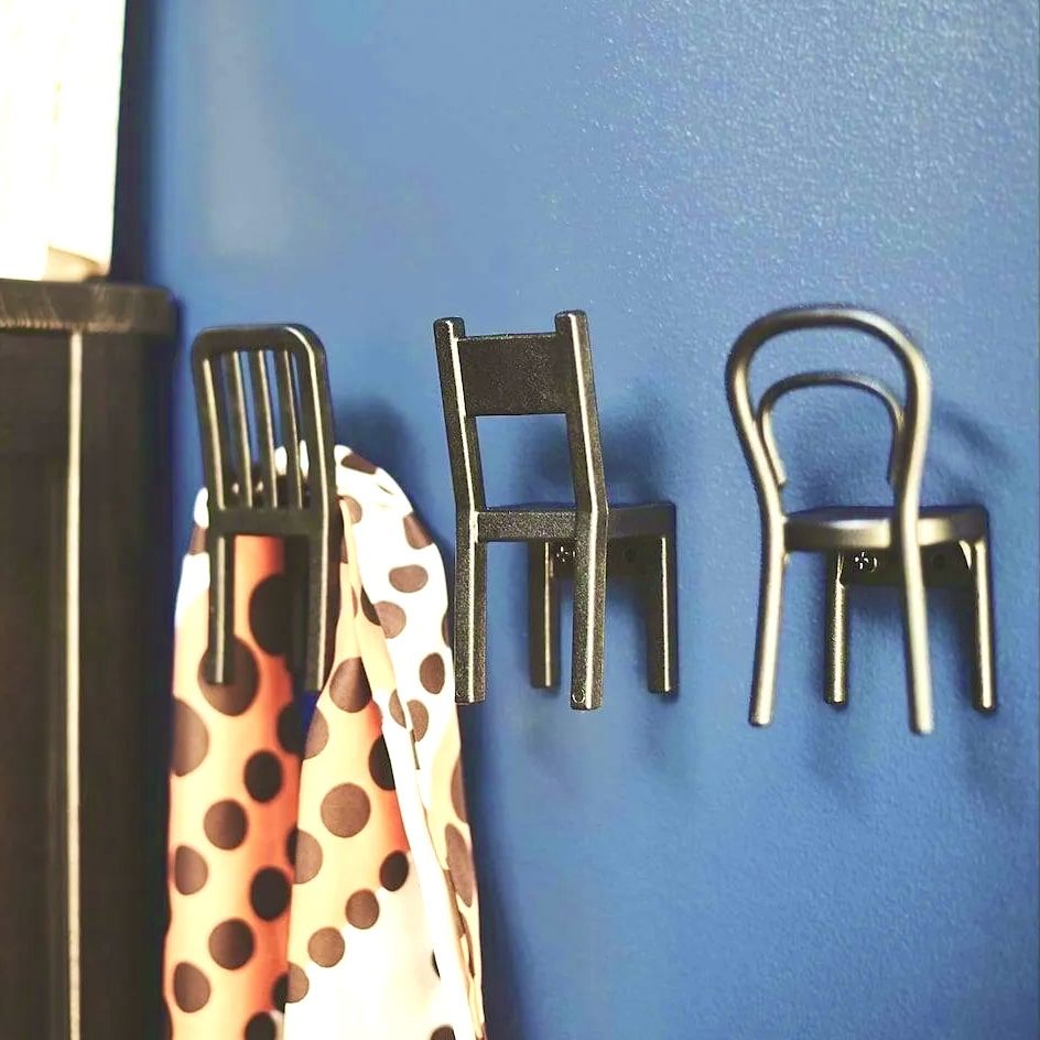 Стулья-вешалки Fjantig (крючки) из IKEA.