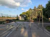 Huśtawka karuzela plac zabaw