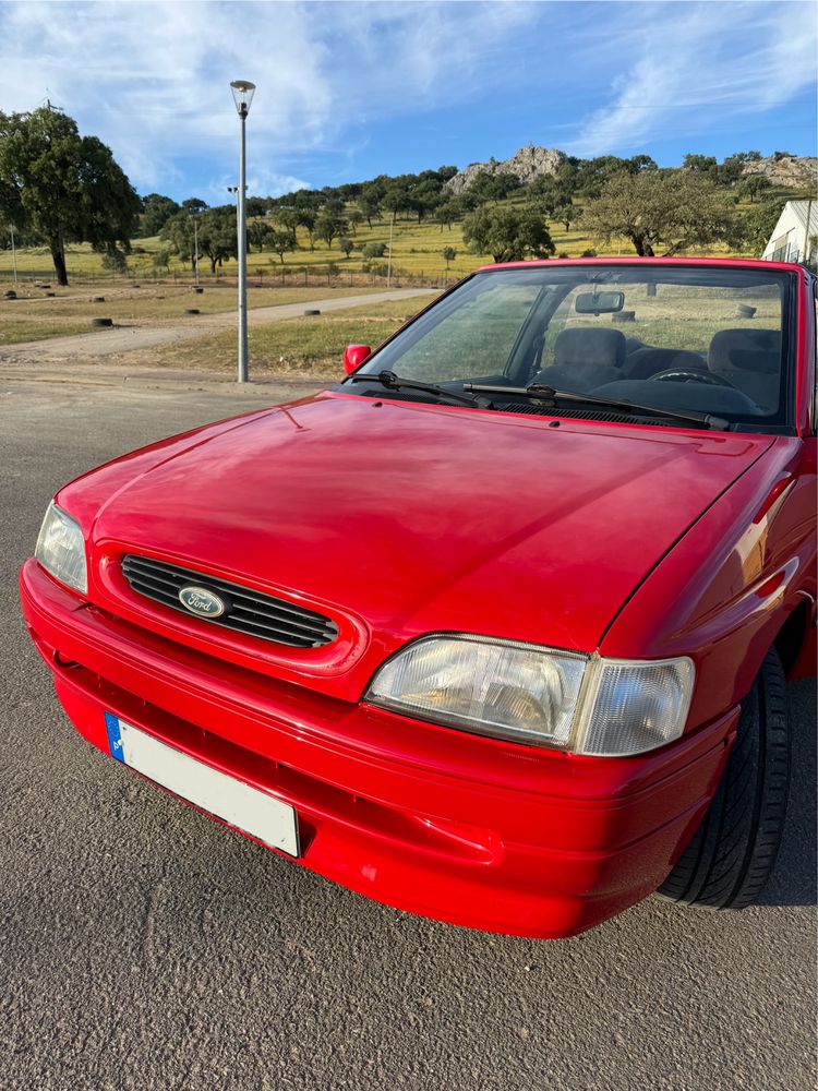 Ford Escort 1.4 Luxury Cabriolet – Clássico Certificado (1994)