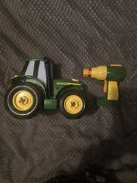 Traktor z wkrętarką do montowania i rozmontowywania.