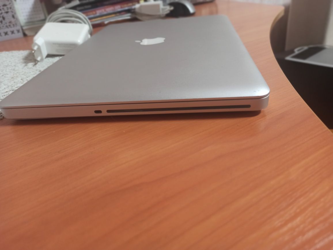 MacBook Pro . ( 15 inch ,Late 2011)