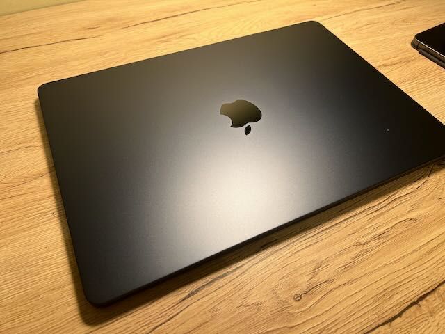 MacBook Air 15 M3 16/512
