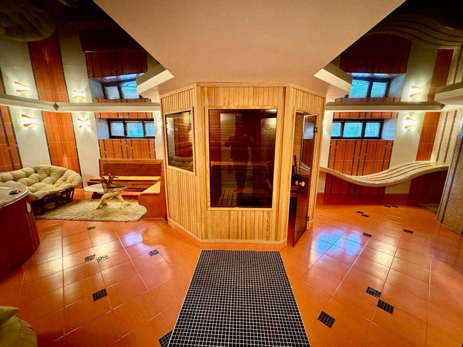 Продам просторий будинок по вул.Сельських (Алтайські озера)