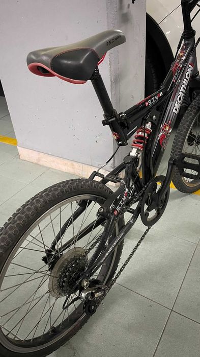 Bicicleta criança roda 20 - forquilha dupla suspensão e 5 velocidades