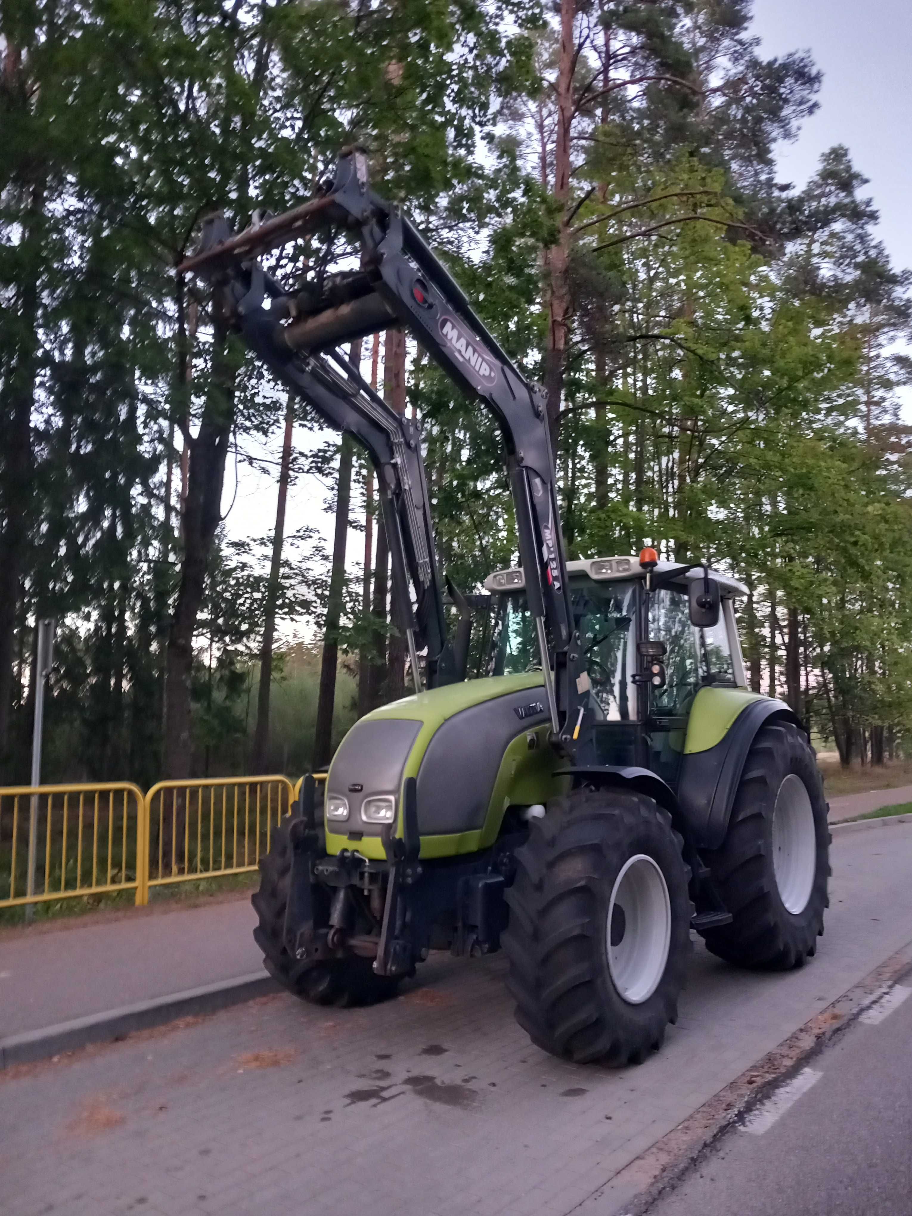 Traktor Valtra M 120