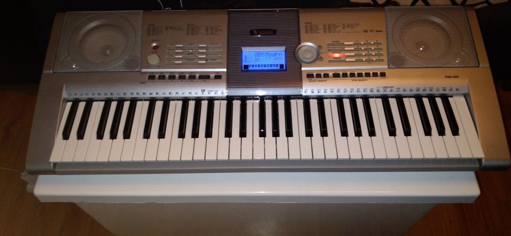 Keyboard Yamaha PSR- 295