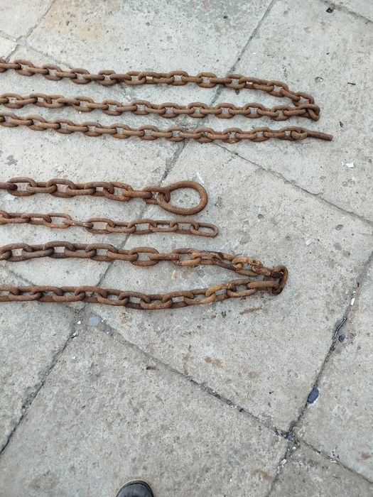 Stary łańcuch gruby solidny