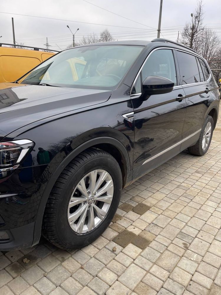 Диски R17 Volkswagen + резина Pirelli 235/65 зимняя
