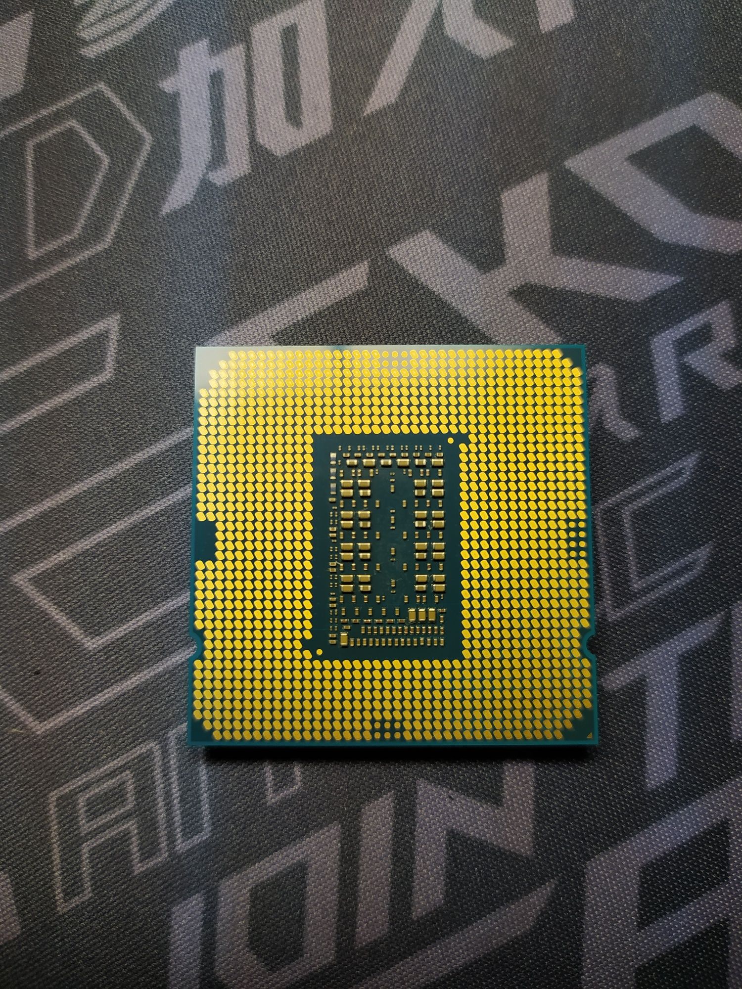 Процессор Intel Core i5-11600K ще на гарантії