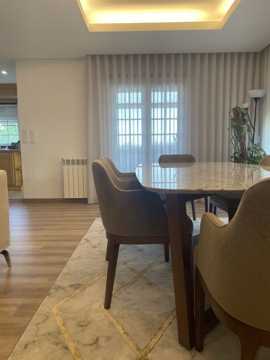 Mesa de jantar em Mármore para Sala