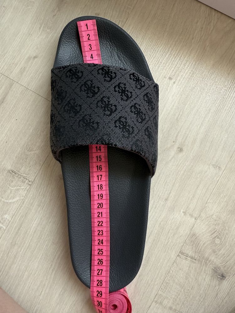 Шльопанці чоловічі Guess