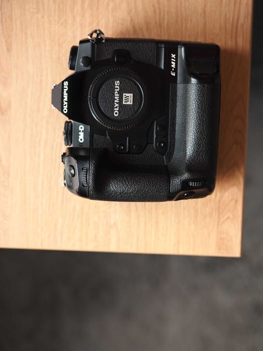 Olympus OM-D E-M1X