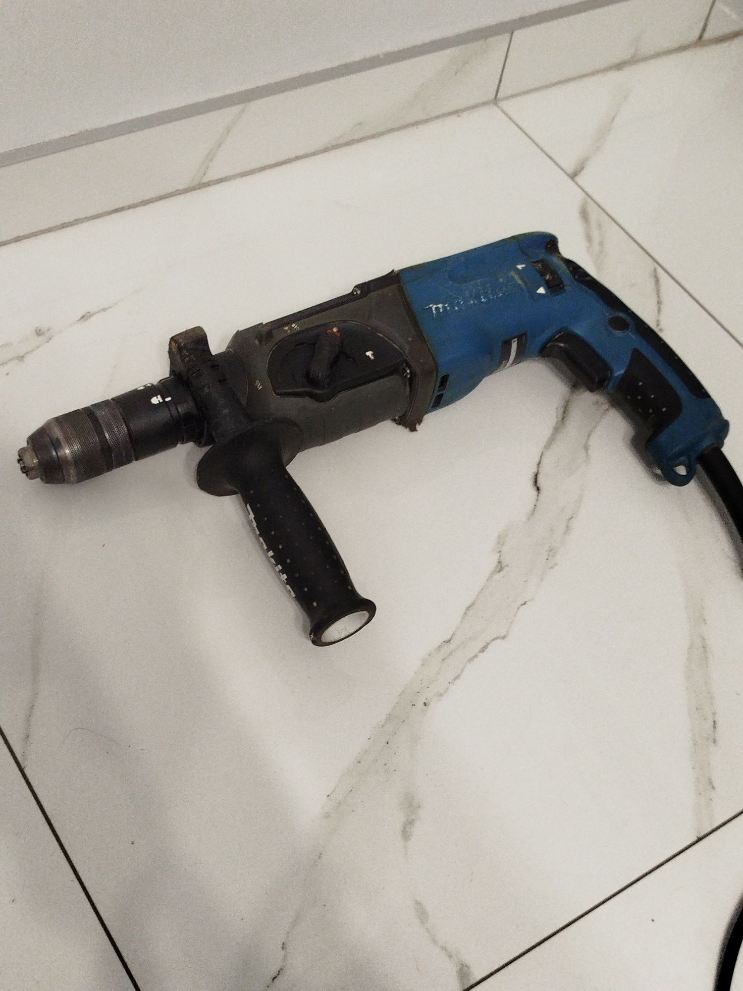 Перфоратор Makita hr2470t