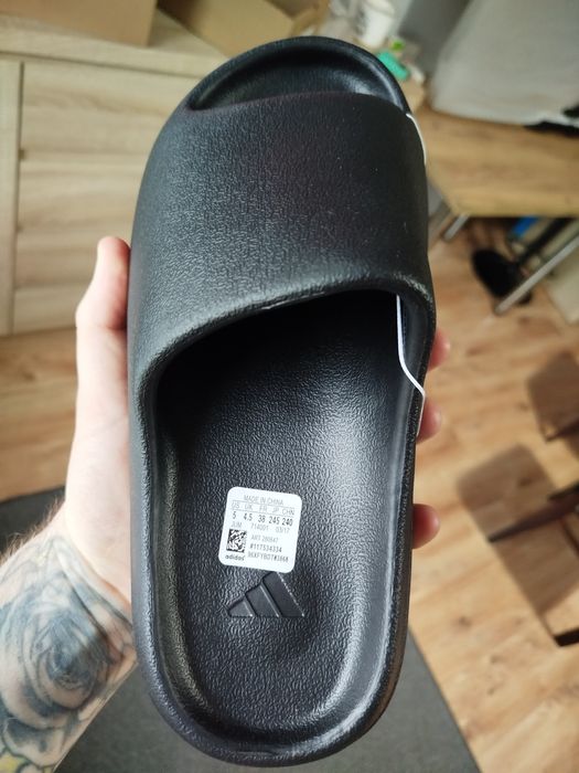 Klapki Yeezy Slide