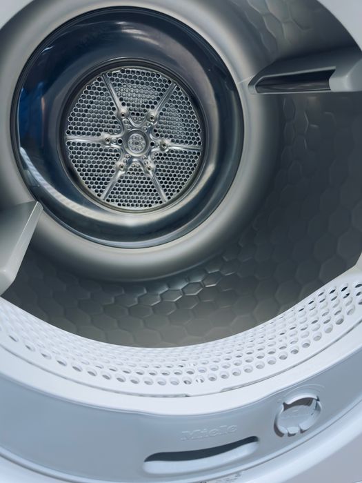 Сушильна машина Miele TKG850WP