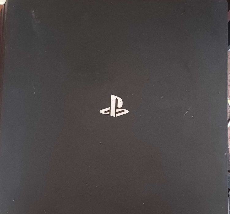Ps 4 pro + 2 геймпада та гра