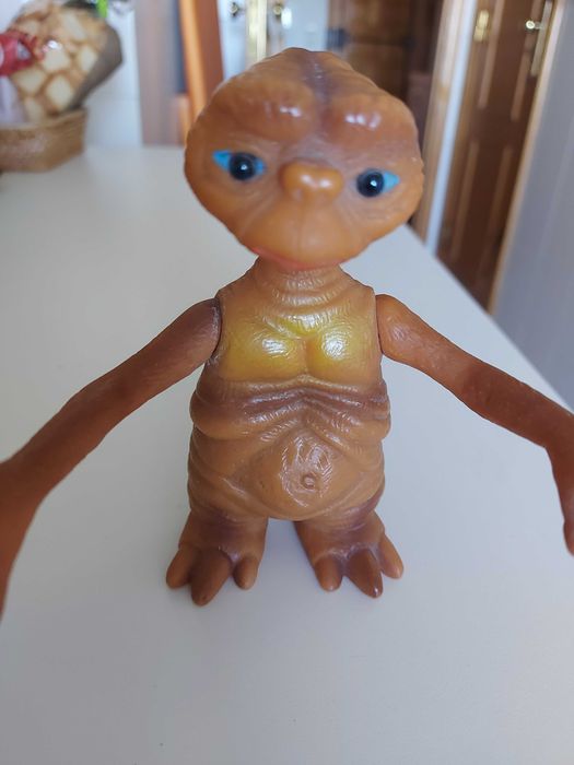 ET boneco do filme.