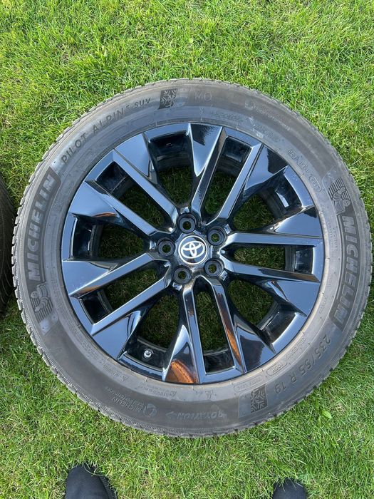Felgi TOYOTA R19 z oponami zimowymi