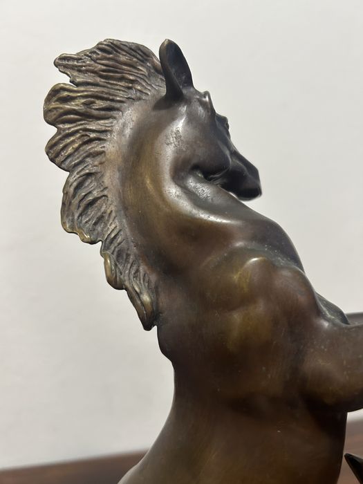 Koń z brązu figurka