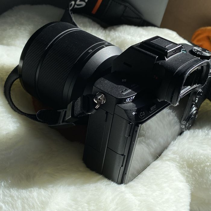 Sony Alpha A7 Mark III + FE 28-70mm f/3.5-5.6