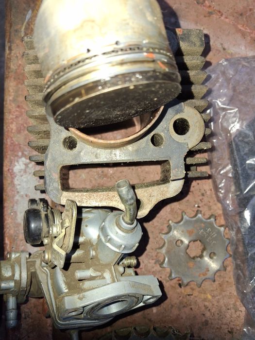 Вайпер актив запчастини Поршнева, карбюратор, зірочки та цеп, фільтр.