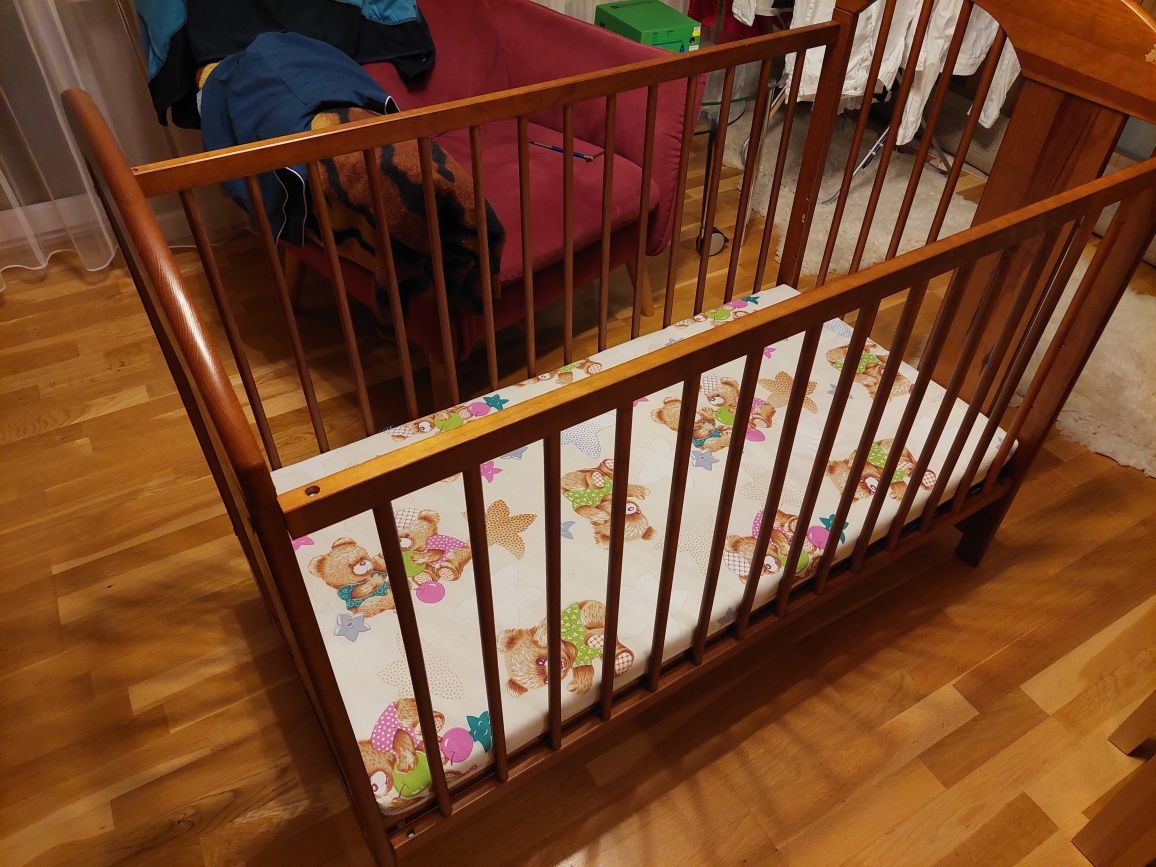 Łóżeczko dla dziecka drewniane plus materac