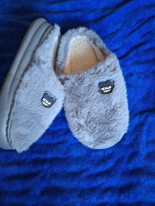 Damskie zimowe kapcie 42,5,wkładka ma 26,5 cm