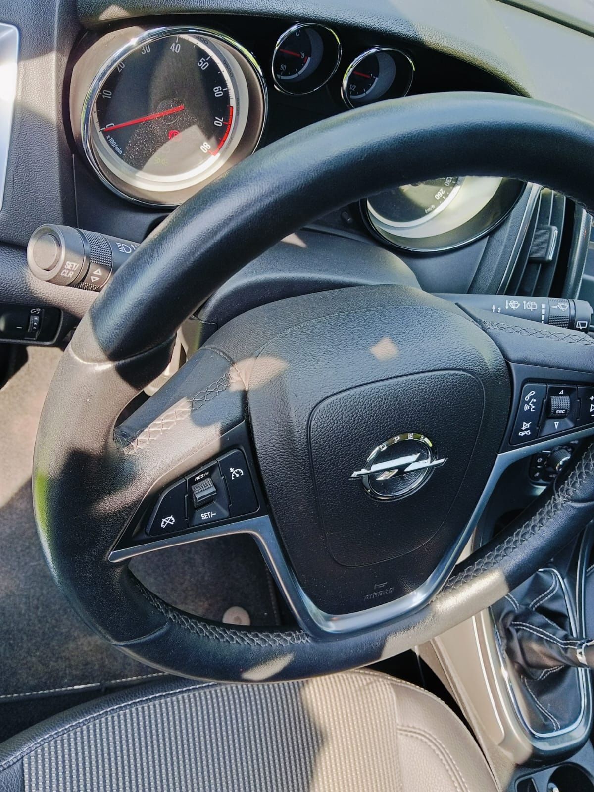 Astra j 1.4t 140km przebieg  100 tyś navi bi xenon