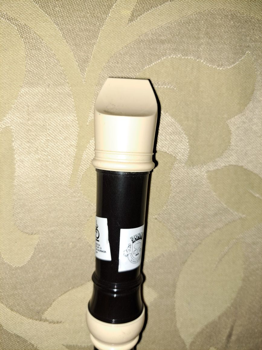 Flauta preta e bege