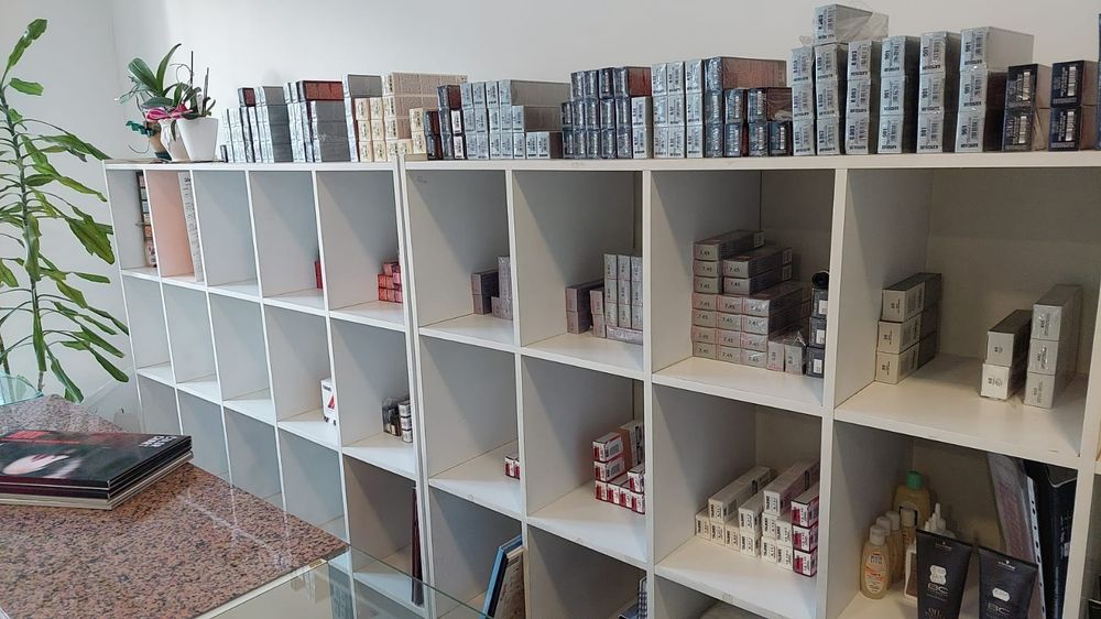 Stocks de Mobiliário, Cosmética p/ Cabeleireiros e Estética