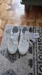 Białe sneakersy pepco