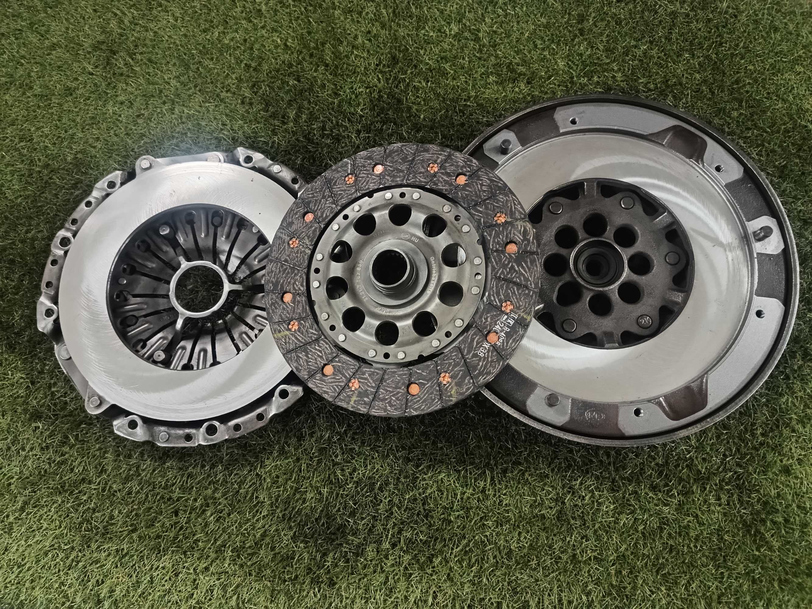BMW E60 520D E90 E92 320D E87 120D N47 177KM sprzęgło tarcza docisk