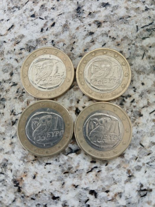 Para venda 4 moedas de 1 euro raras de 2002  com a letra s na estr