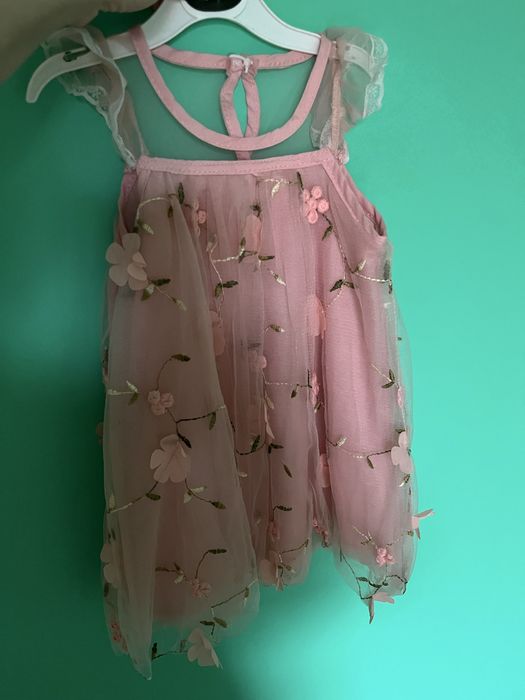 Продам святкову сукню на дівчинку