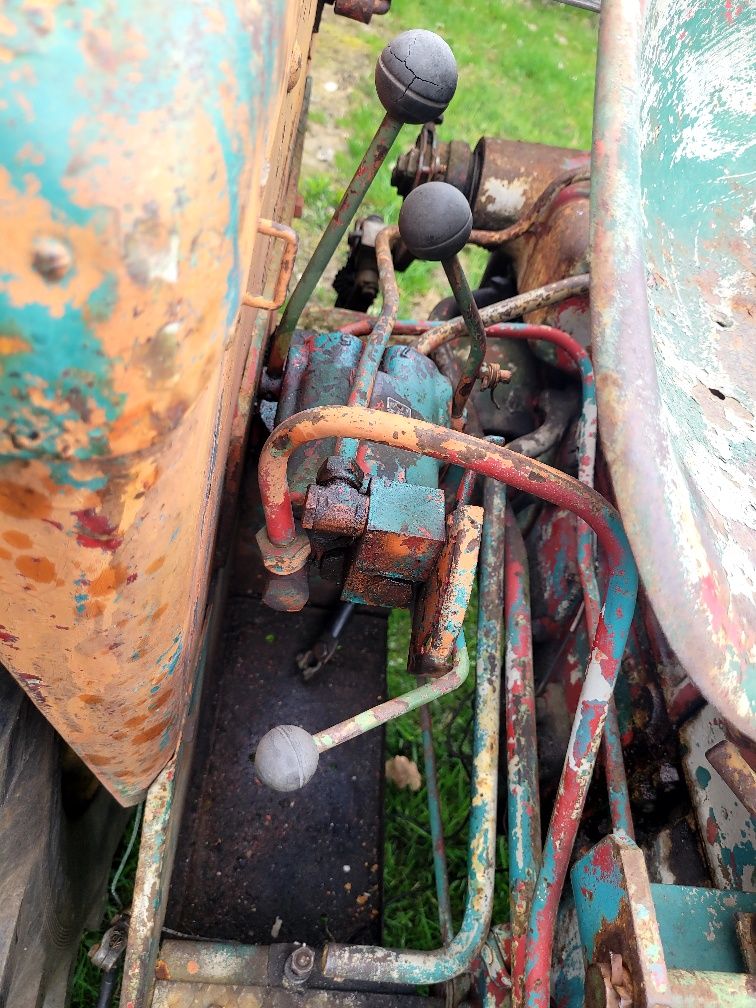 Zabytkowy stary traktor fahr d131w