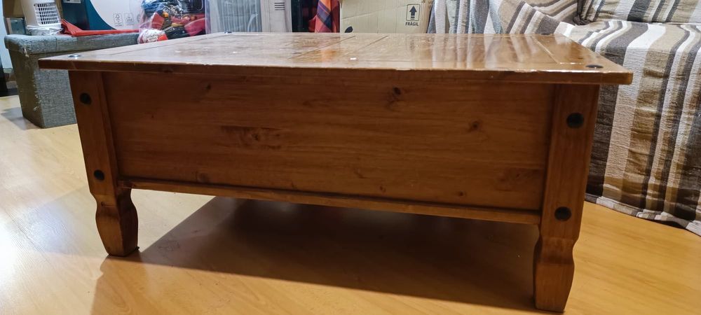 Mesa de centro em madeira